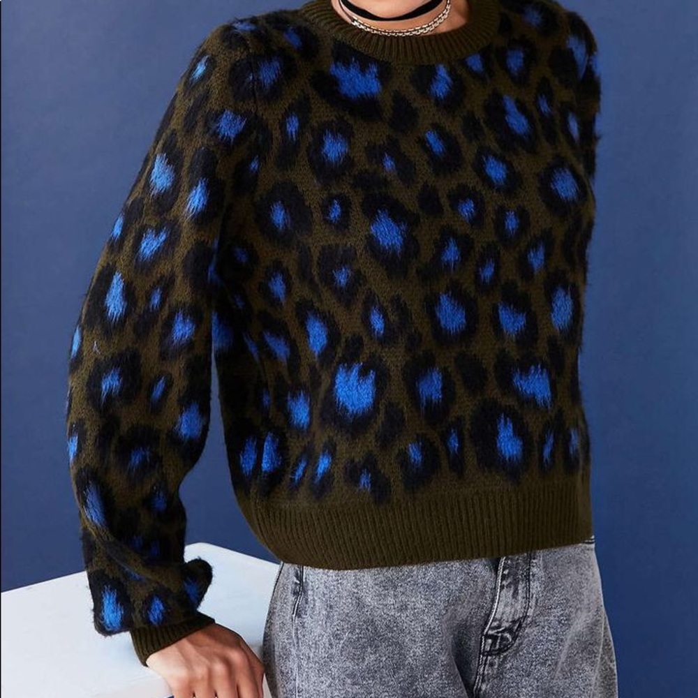 NWOT ECOTE LEOPARD PRINT SWEATER